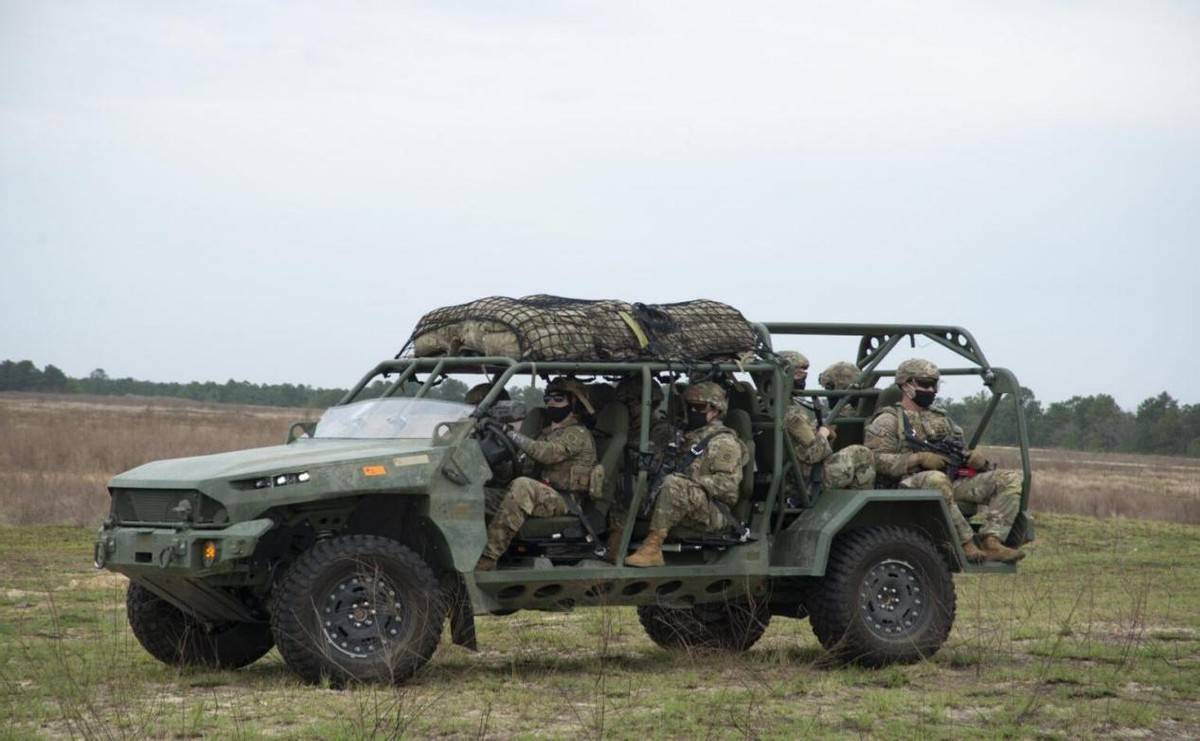 原创美军的新玩具,可空降的步兵突击车,民用皮卡车改造而来