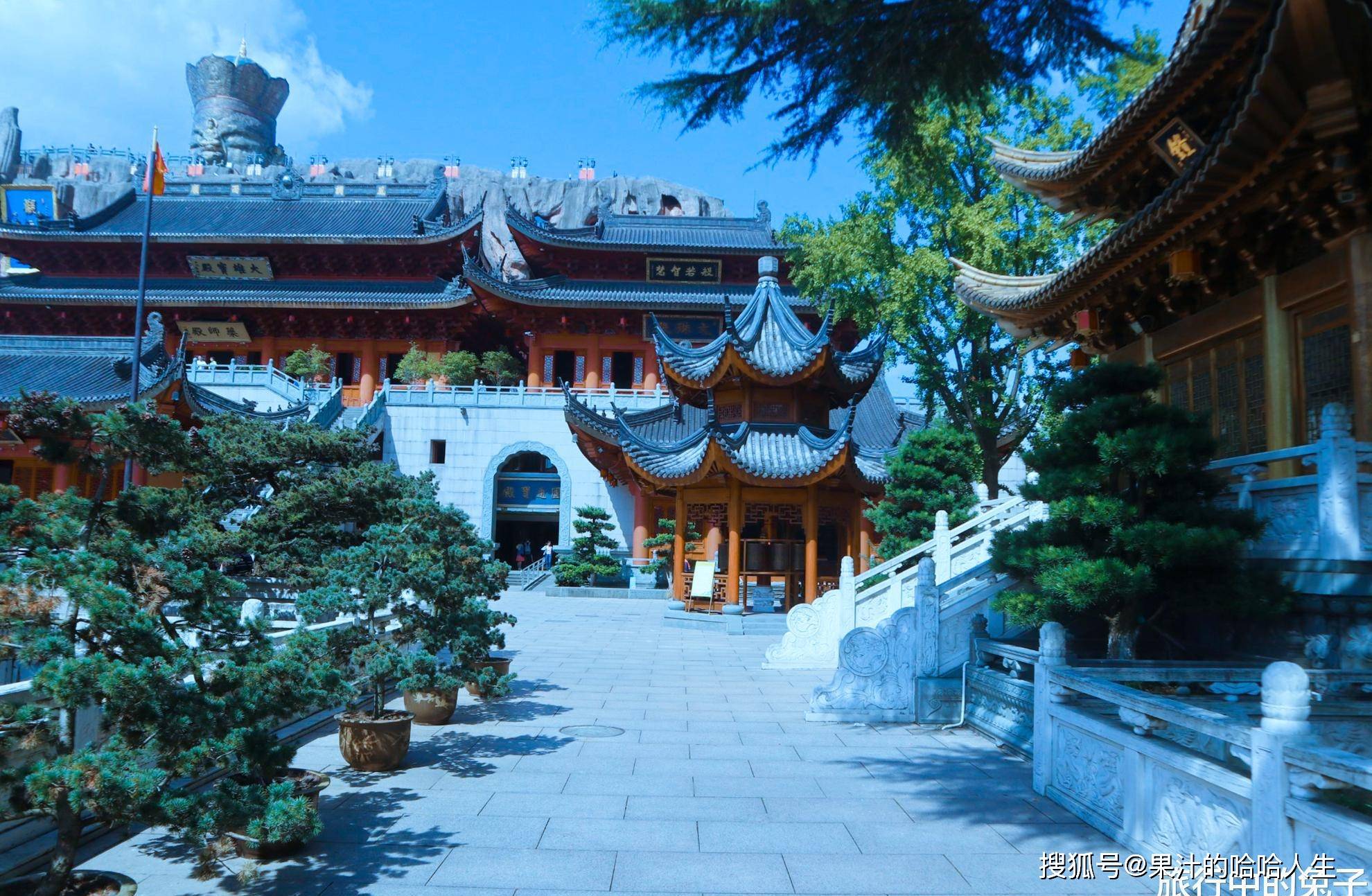 上海4a景区东林寺,距今713年,寺内有一个高22米的"佛头"