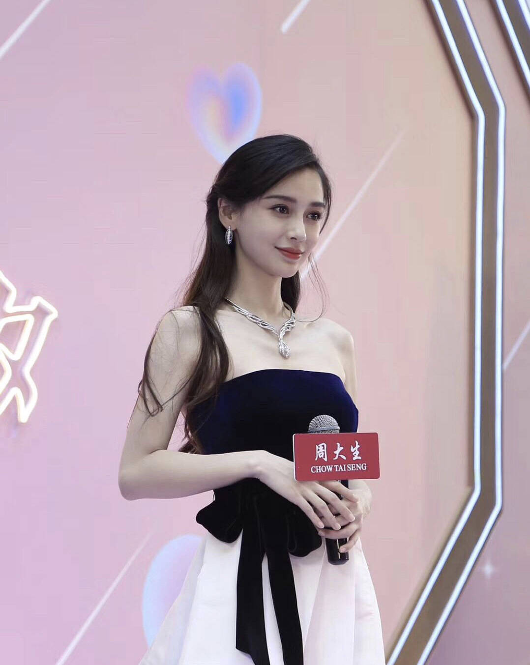 原创angelababy生图美呆了!身穿丝绒裙化身仙女,比精修图更好看