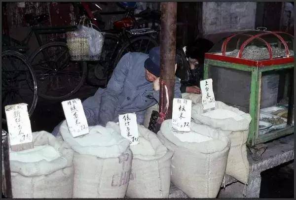 湖南寒门才女写《卖米》感动中国,病逝后北大追悼,安