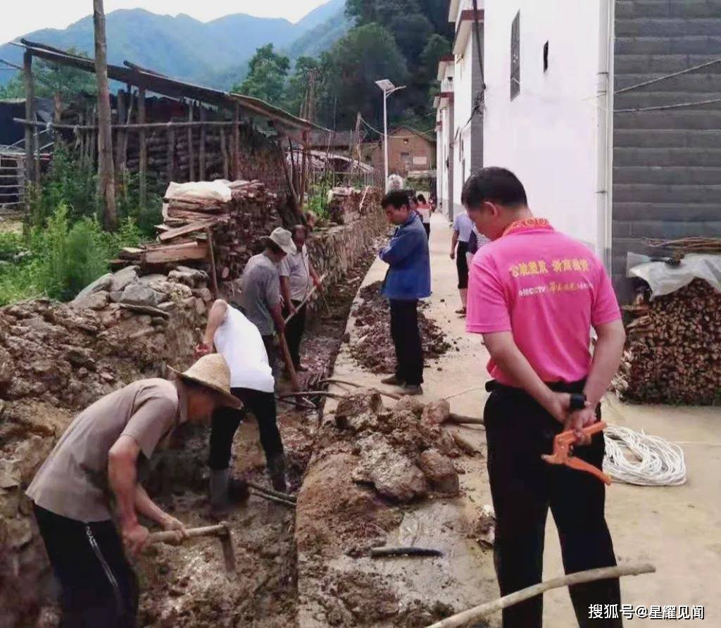卢氏县汤河乡:修缮管道解民困,便民实事暖人心
