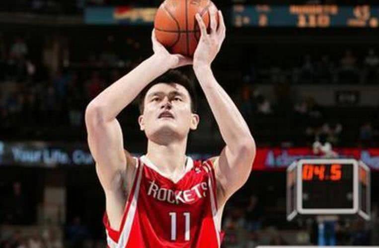 原创姚明在nba没拿过50分,那有没有球员球员在他头上得50分?