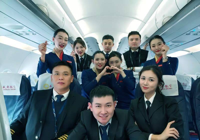 中国最年轻女机长伍倩玉:17岁开飞机,空中花木兰,巾帼