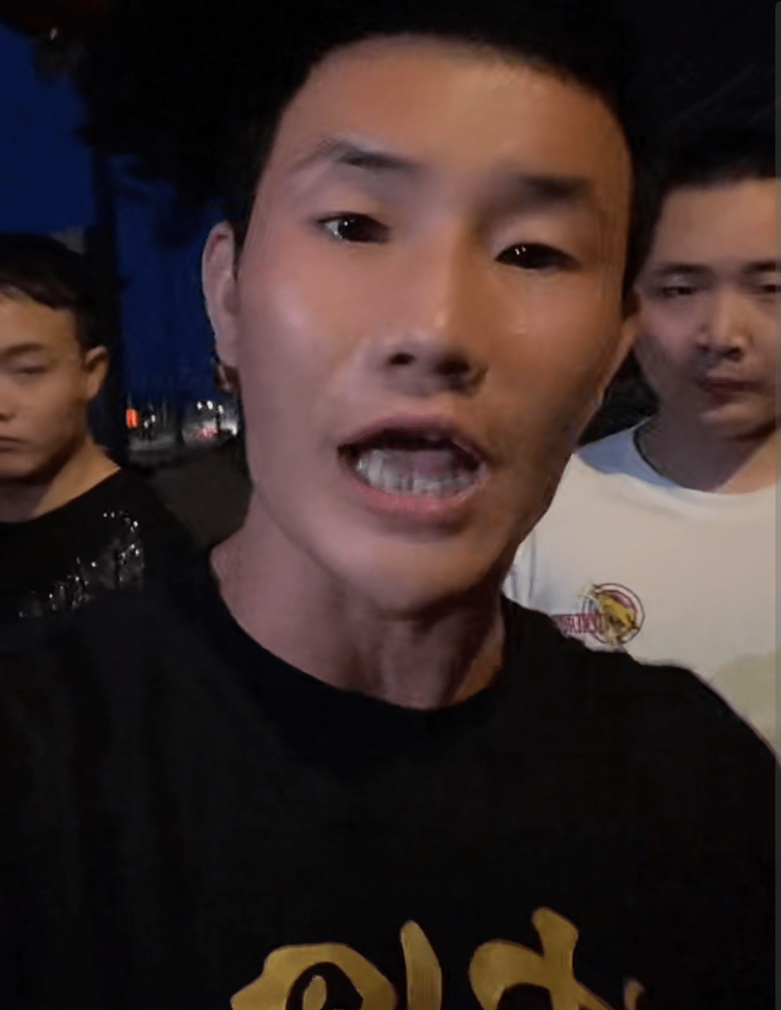 原创嘎子哥直播再惹争议,助人为乐却标视频效果,是拿家人当傻子吗?