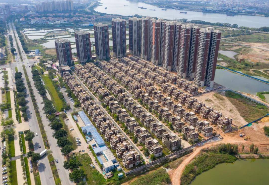 以上逻辑按图索骥,品质大盘 艺境松山湖,显然是不二之选.