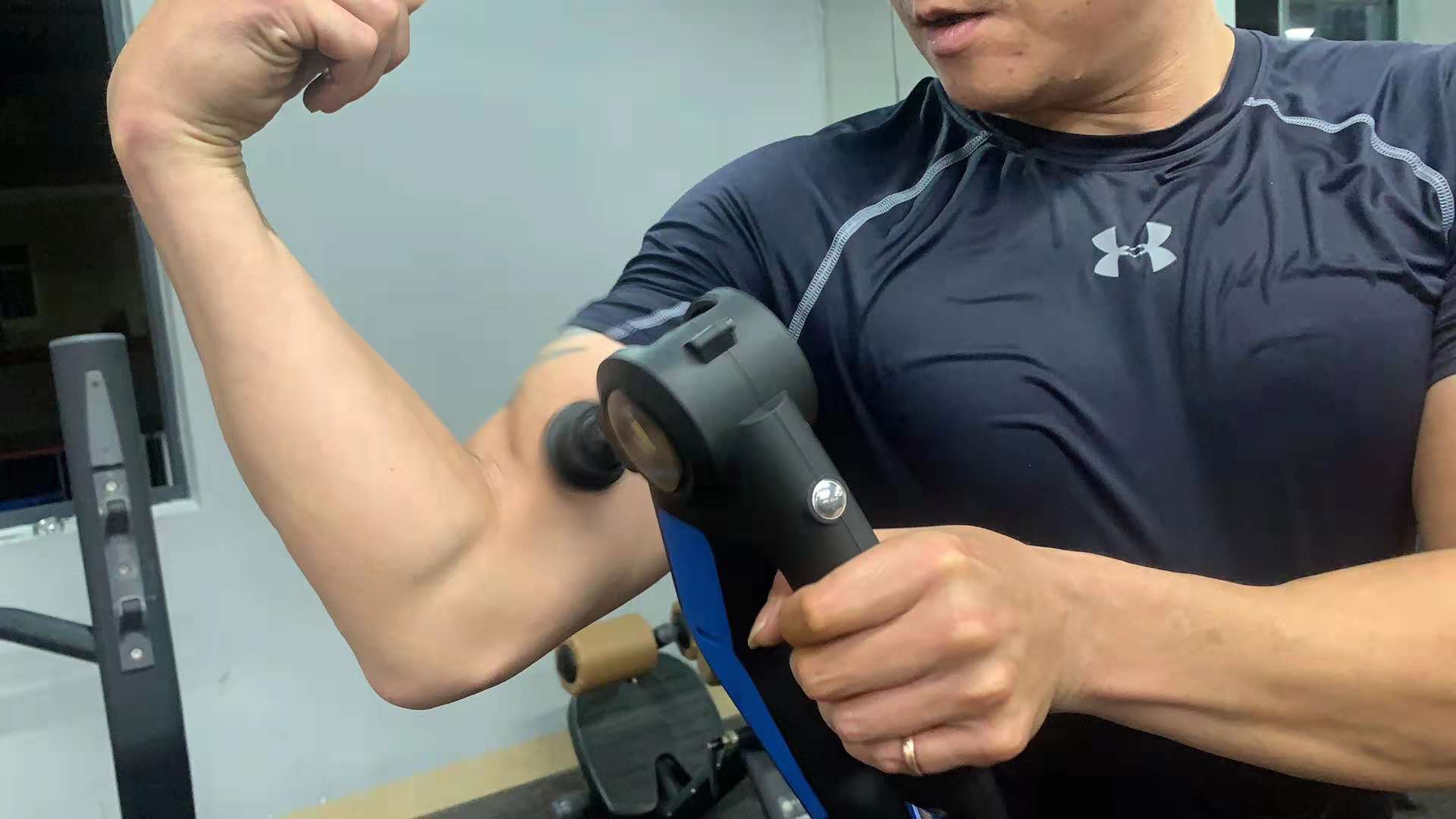 筋膜枪就是放松肌肉缓解疲劳的
