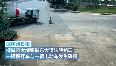 原创惨烈车祸!广西柳州一路口,右转搅拌车撞上直行电单车,致2死1伤