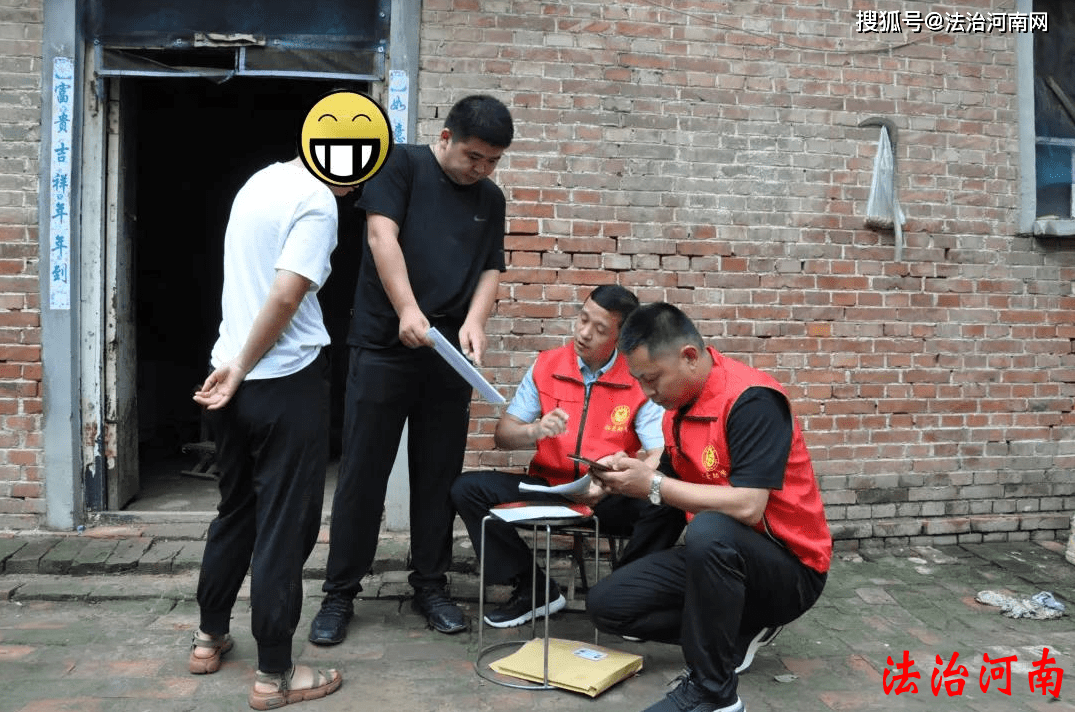 濮阳中院联合台前县文明办县纪委等机构志愿者开展联合帮扶活动