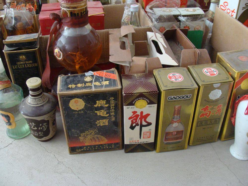 收酒人故事从街头巷尾到互联网老酒之王