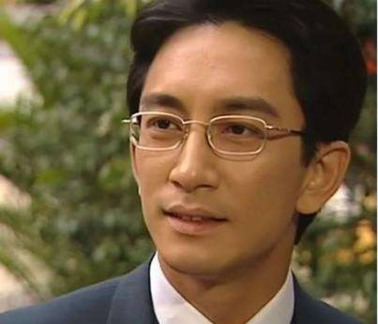 原创周星驰为什么不招人喜欢,吴启华的一段采访值得我们参考?