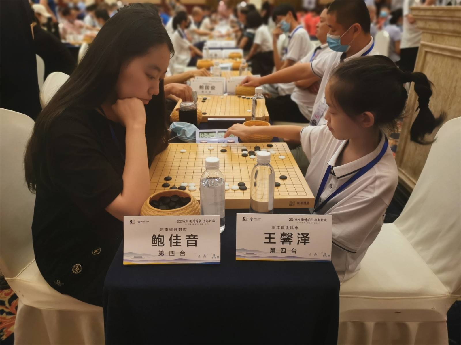 围棋之乡联赛进行中 女棋手群芳竞妍