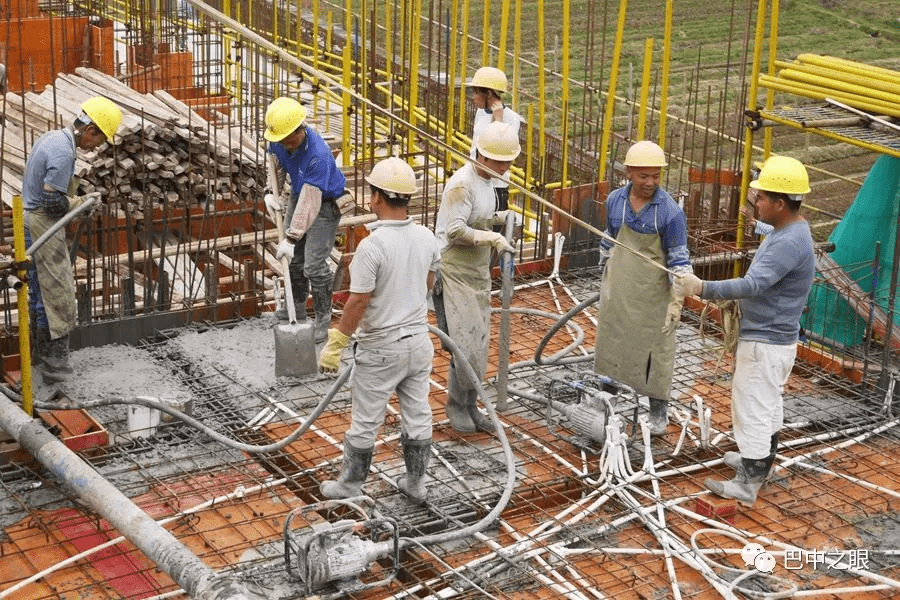 巴中南江一建筑木工自行超时加班干活疑似累死在工地