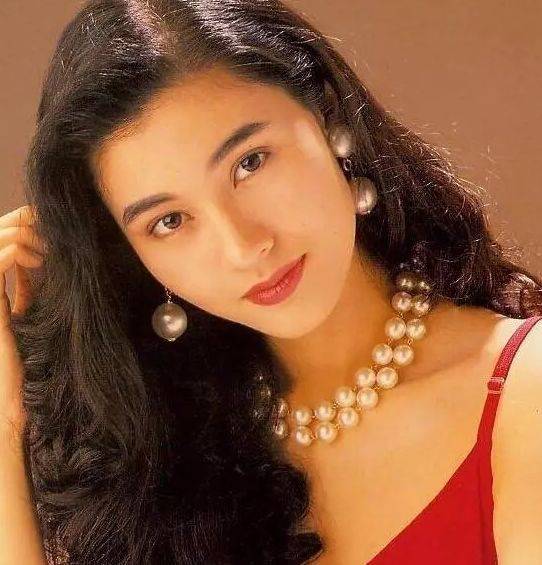 原创李嘉欣年轻时有多美?初中就已经是千里挑一,难怪能成富豪捕手