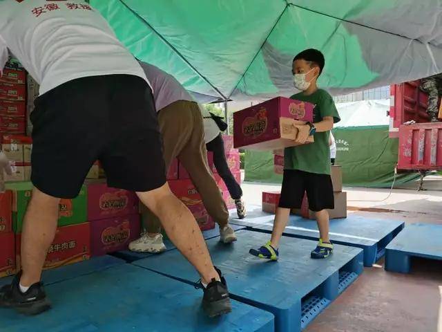 压岁钱积极捐款的叶嘉豪,高语泽 孙若语,郑荻舟,邓逸臣,李悦瞳,徐逸