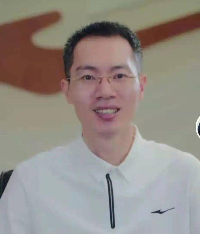 鸿星尔克帅气总裁吴荣照,一夜之间成网红,粉丝高达1100万
