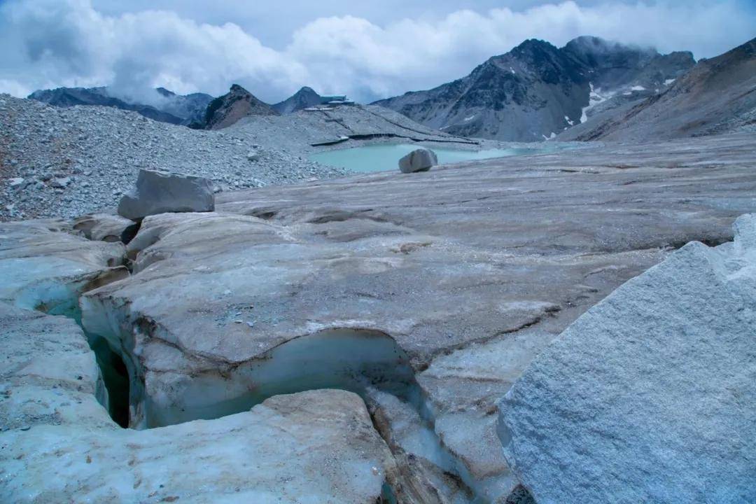 达古冰川,是我国纬度最北的季风海洋性山地冰川,是冰川遗迹百花园,是
