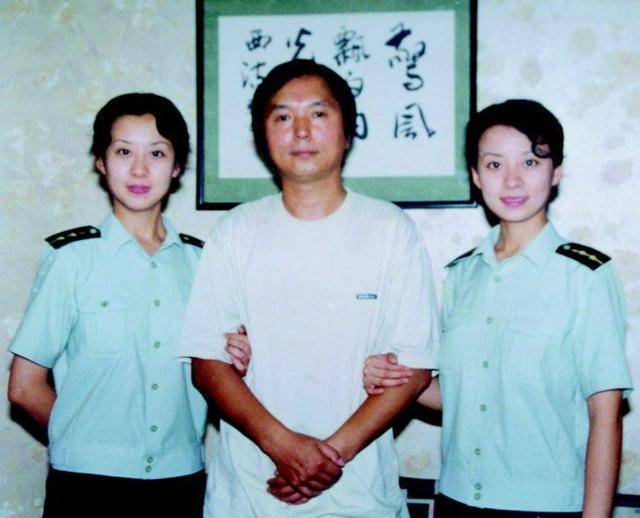 原创99年大阅兵,中国一双胞胎女兵走红全国,现在她们过得怎样?