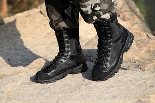 我国第一款全军配发的军靴——07作战靴