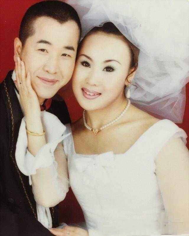 王小利前妻温美玲,离婚后开了个二人转培训学校,成为了小富婆