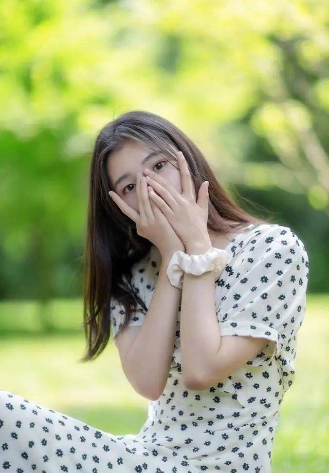 40岁女人拍照别比剪刀手,学会这12个拍照姿势,轻松拍得年轻漂亮