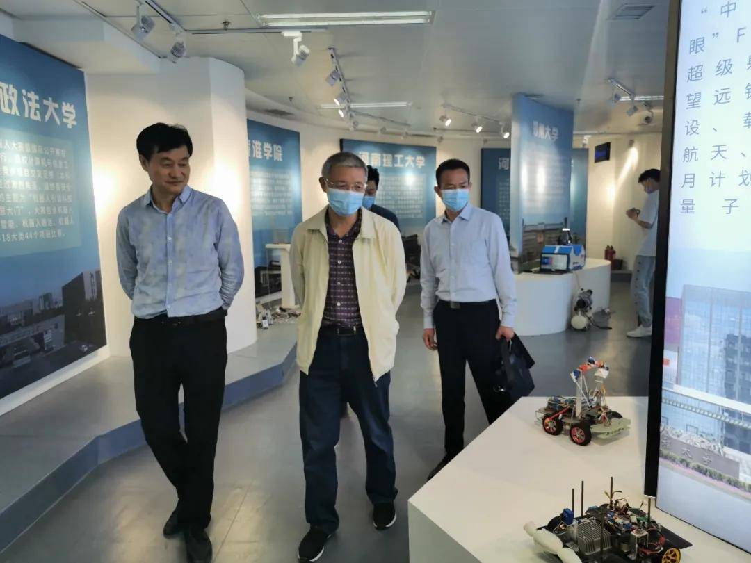 河南省外贸学校校长石国华一行参观研究院和展览馆