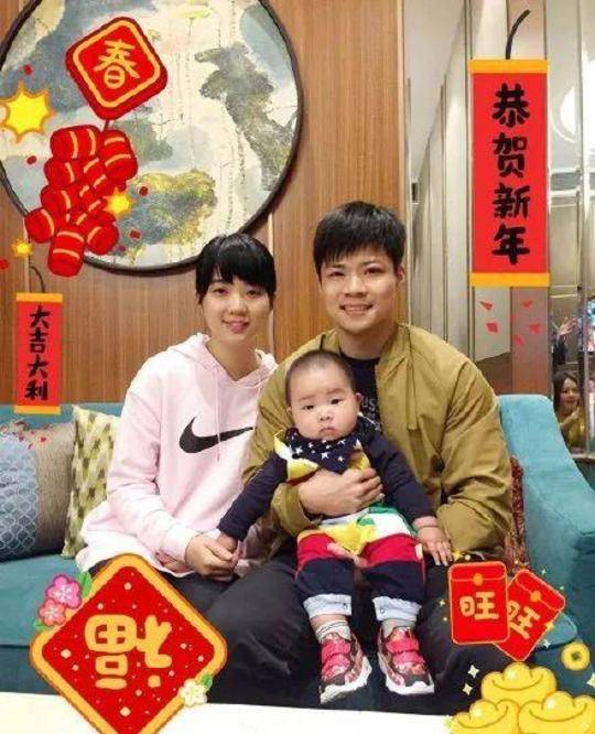 苏炳添每次发文必须@妻子林艳芳,两个人甜得嘞,苏炳添还呼唤妻子来