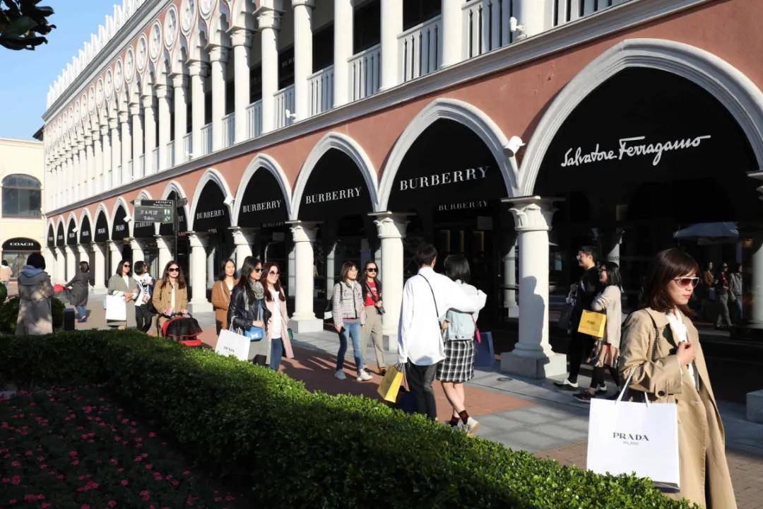 上海佛罗伦萨小镇二期812日试营业新增90多个品牌