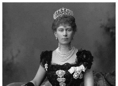 玛丽女王的蓝宝石束发带(queen mary"s sappphire bandeau)