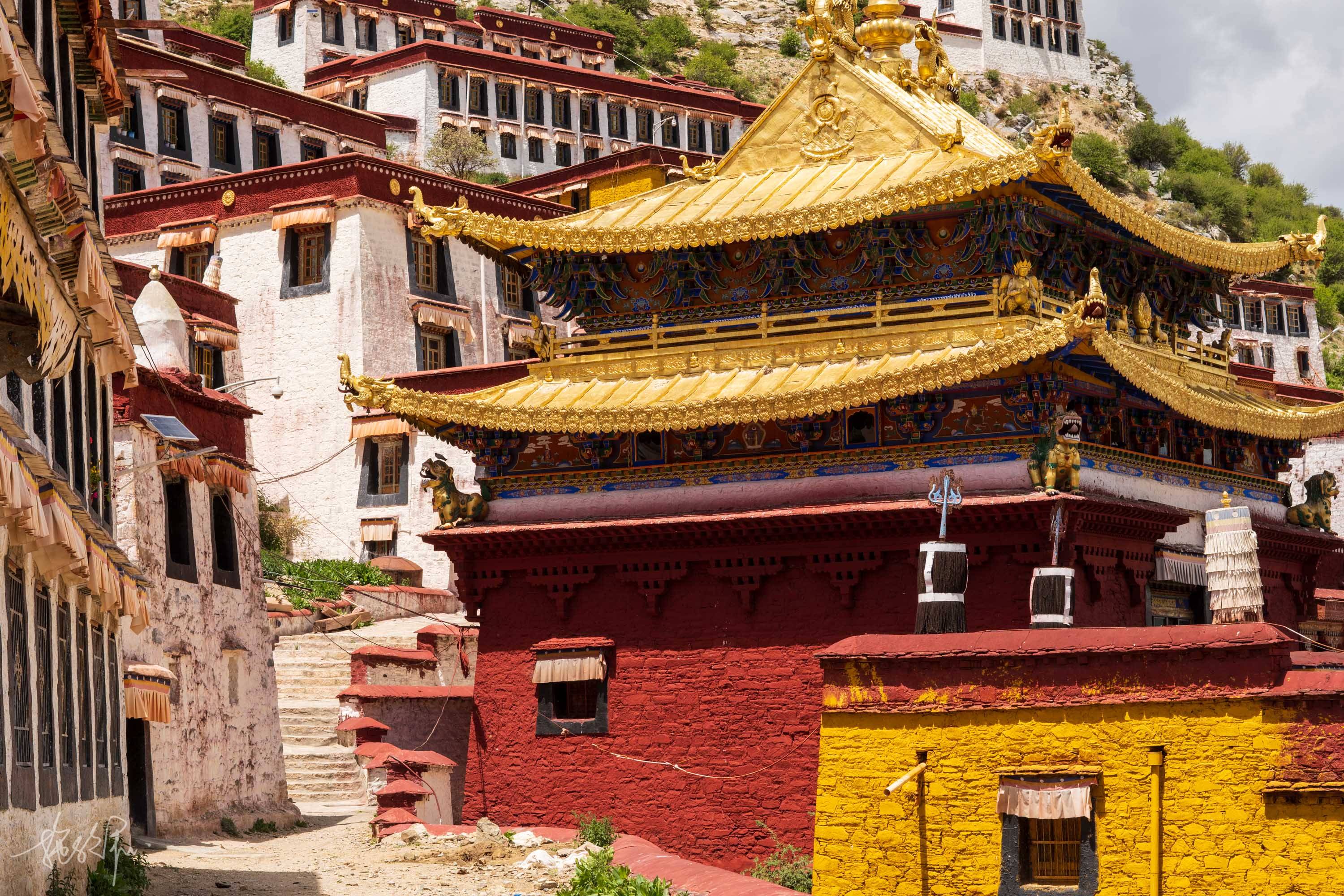 拉萨甘丹寺旺波日山上的一场朝圣之旅