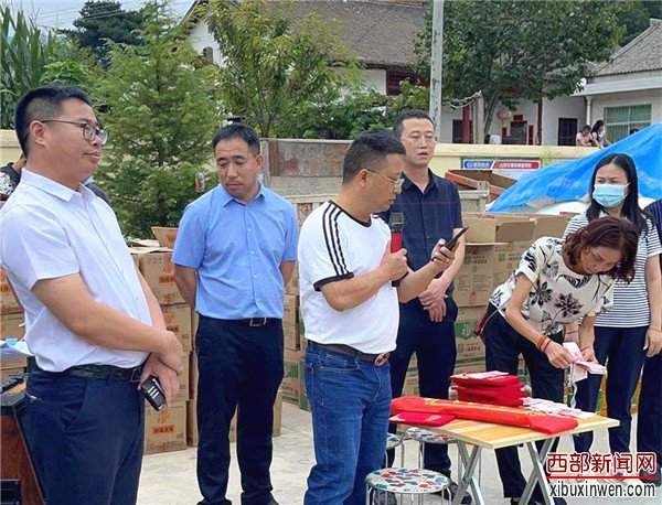 陕西省四川南充商会爱心支援洛南灾区走进巡检镇驾鹿村