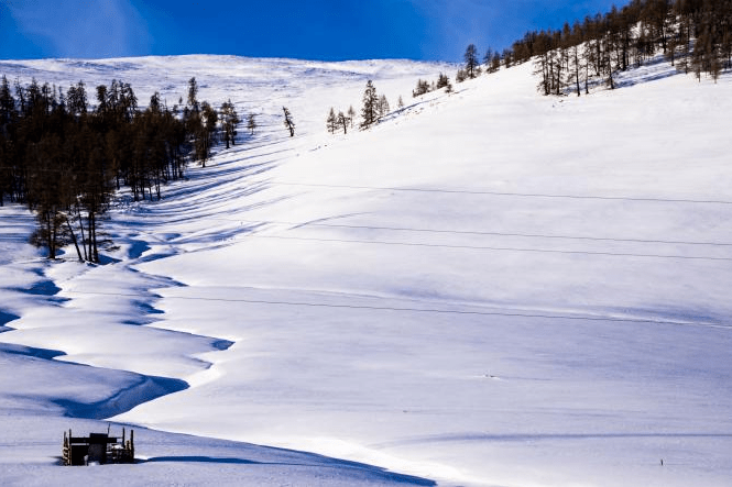 阿勒泰吉克普林国家冰雪旅游基地基础设施建设项目位于喀纳斯景区禾木