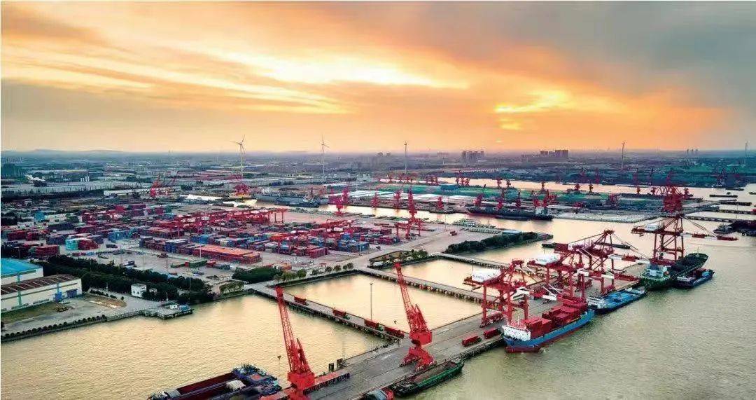 6万吨,一举超过南通港,镇江港,成为江苏省继苏州港,泰州港之后吞吐量