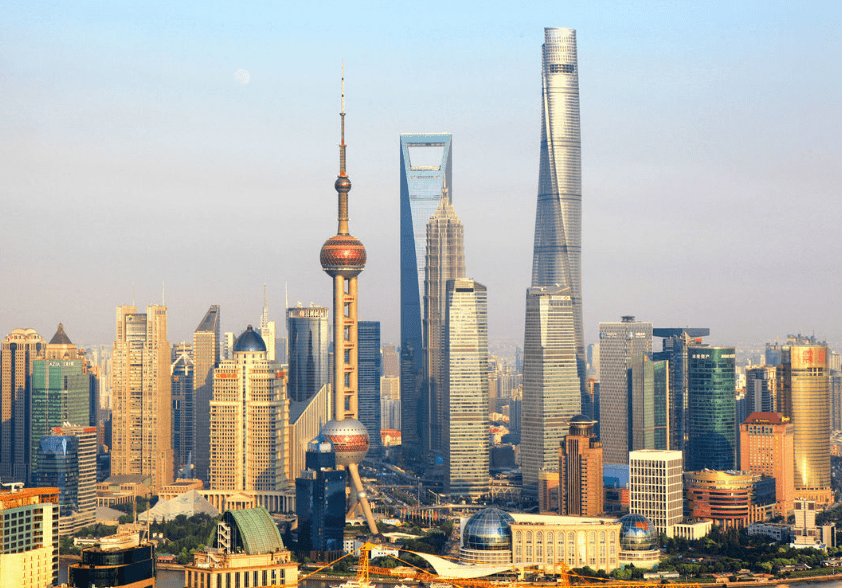 我国最高的大楼——上海中心大厦就位于上海的陆家嘴,台风"烟花"的