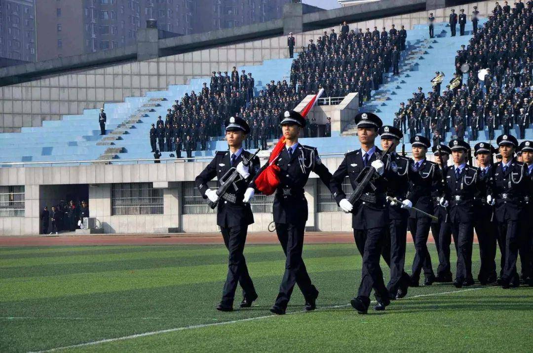 原创警校共有3档,第一档考上就是金饭碗,专科生也吃香