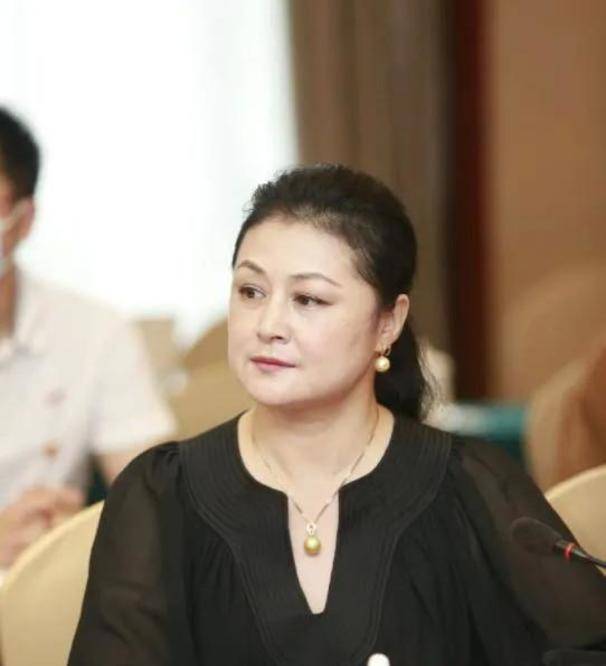 于月仙葬礼上3个关键人物:弟弟于英杰,伯乐马丽娟,知己周英男