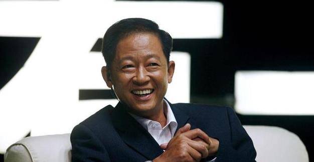 演员王志文与女记者发生冲突,女记者口出狂言,王志文一脸不屑
