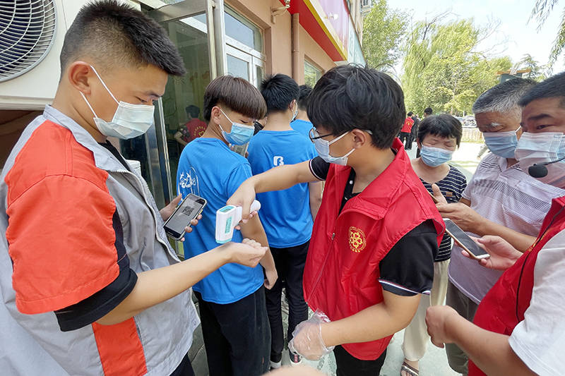 郑州市全员核酸检测北方志愿者助力社区疫情防控