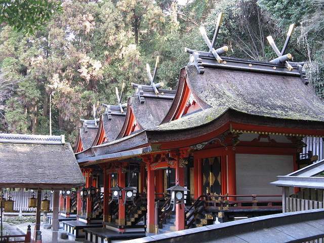 神道教与日本人民的日常生活密切联系,日本人认为神社是神居住的地方