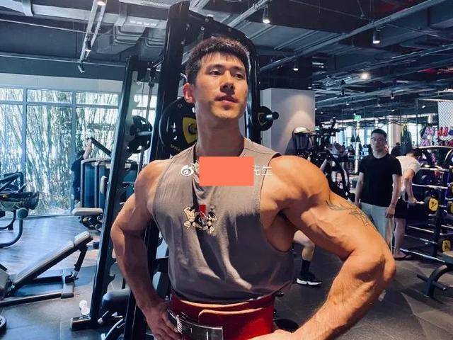 网友:这是我见过最帅的肌肉男