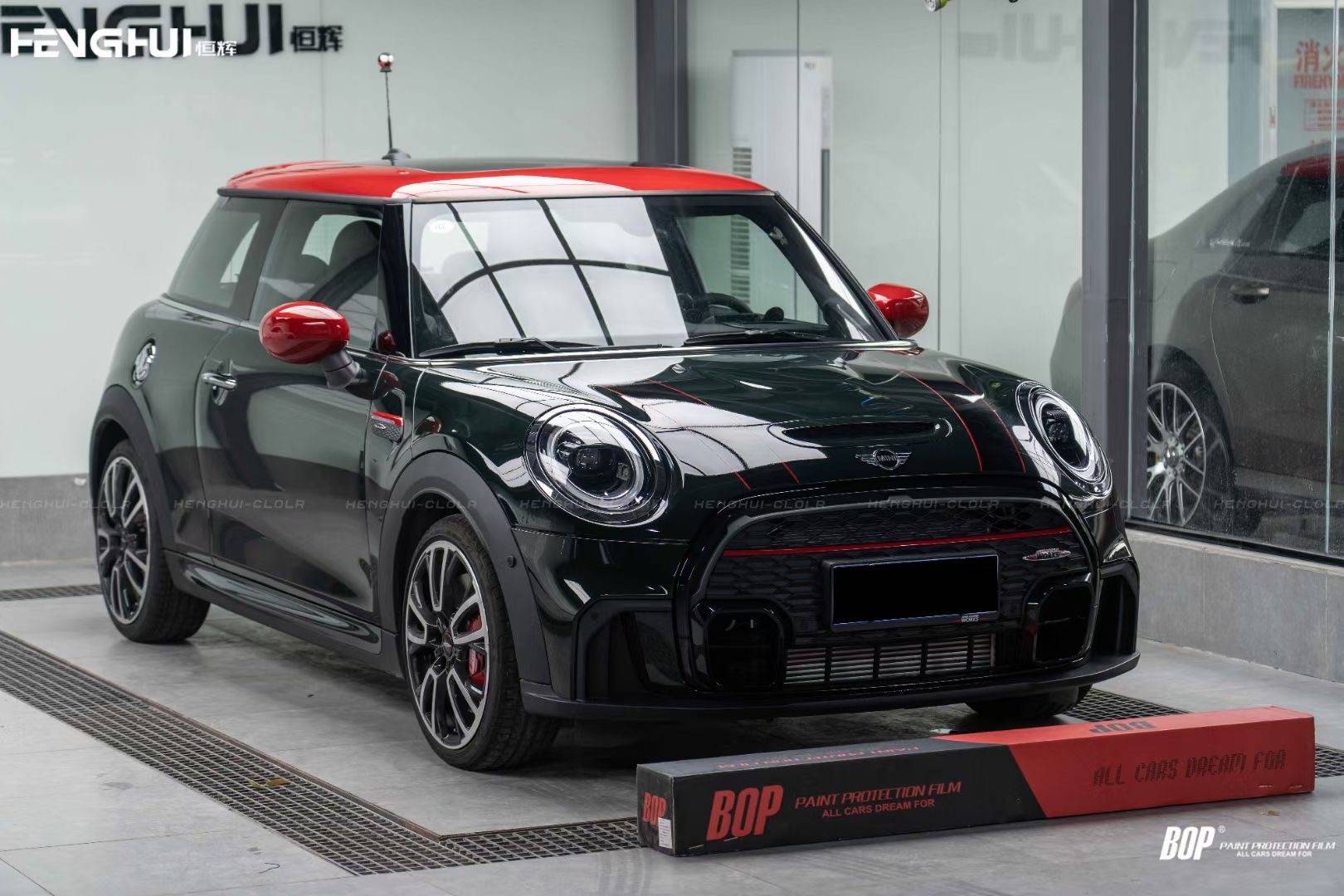 可萌可暴躁,试试这台宝马mini jcw