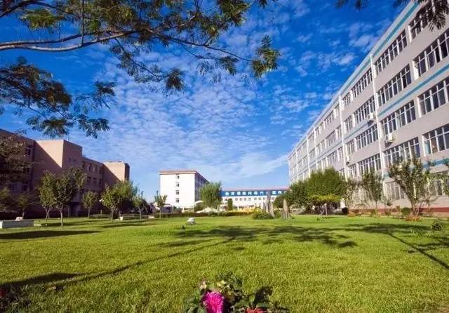 唐山师范学院,属于非常典型的省属公办二本师范类高校