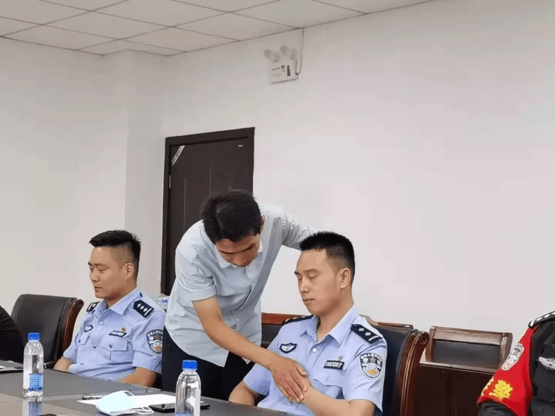 邓州市公安局召开防汛参战人员心理辅导座谈会