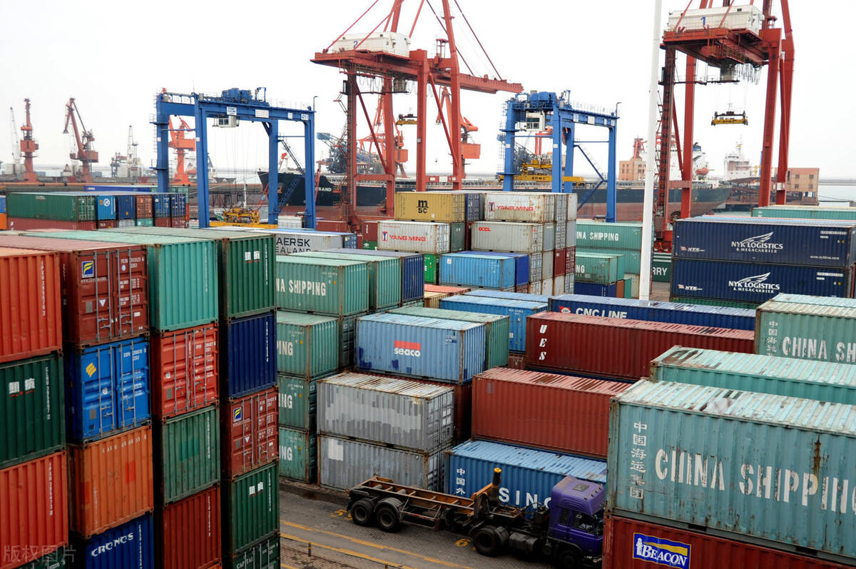 海运国际转运货物:指由境外港口启运,在境内设立海关的地点换装载运