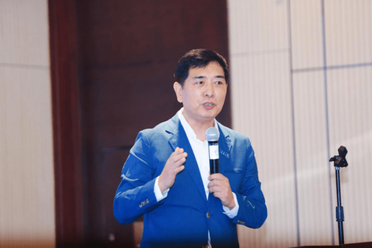 重庆百事达汽车有限公司董事长杨敏