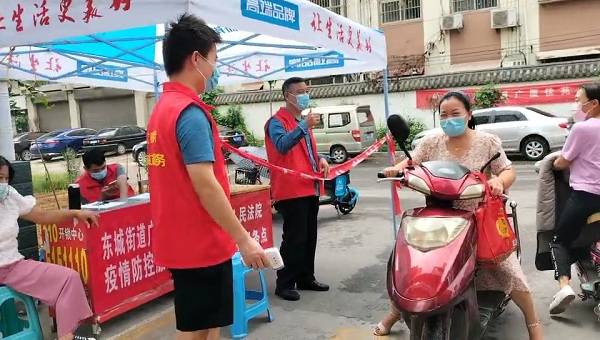 大学生志愿者疫情防控冲在前——当代大学生的无畏勇敢和敢于担当