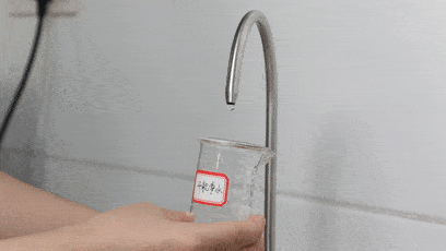 从动图中可以看到,装满一杯230ml的水,开能hio系列700g净水器只用了6