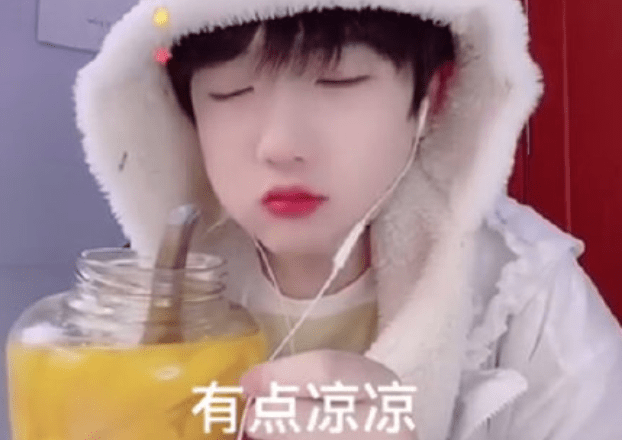 网红风小逸被封号,"吃个桃桃"引不适,这次真的"凉凉"了