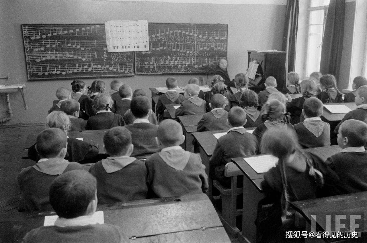 50年代苏联老照片 莫斯科的小学生 学习条件挺不错