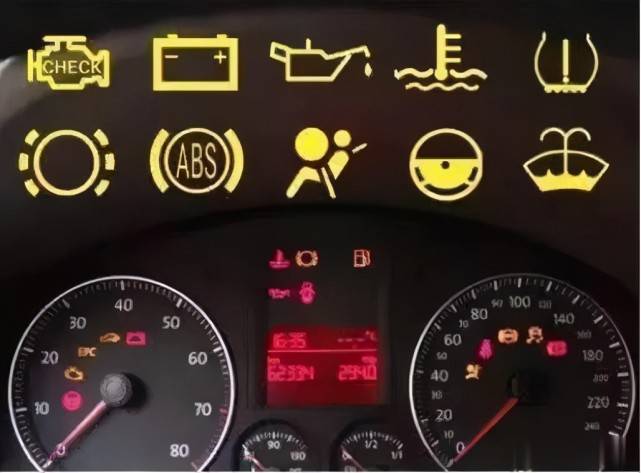为了减少第二种事故发生的概率,车子在设计的时候就添加了很多指示灯