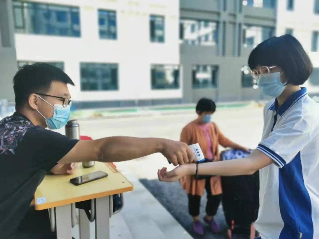 定州市立德中学开学啦